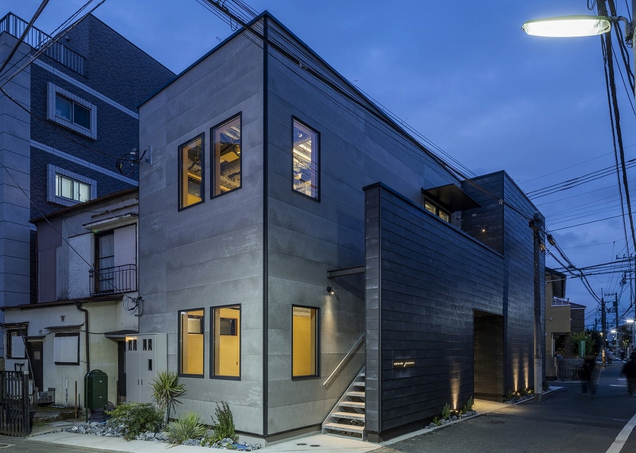 南西面外観（夕景）