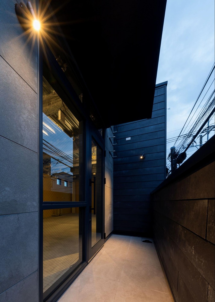 2階テナント入口