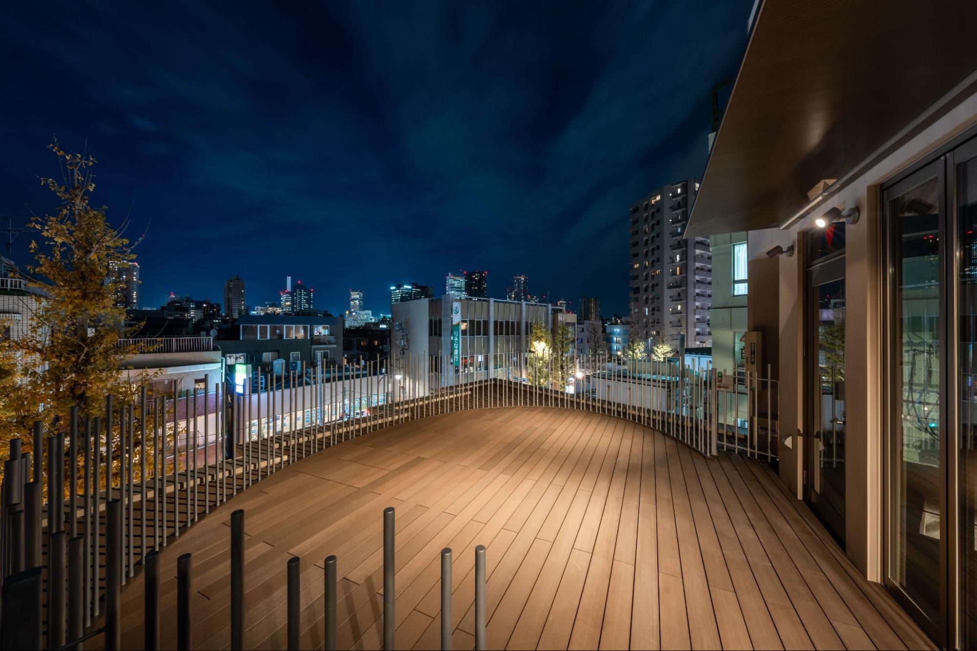 4階　ルーフテラス眺望（夜景）